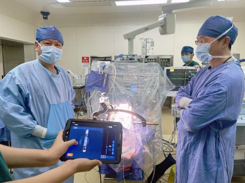 北京首例 首都医科大学附属北京天坛医院为帕金森病患者植入方向性电极系统sensight,精准治疗迎来重大突破